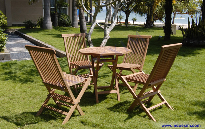 TGF 206 B  New Octagonal Folding Table D 70 & TGF 001  Folding Chair (4 pcs)