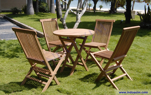 TGF 122 B  New Round Folding Table D 70 & TGF 001 Folding Chair (4 pcs)
