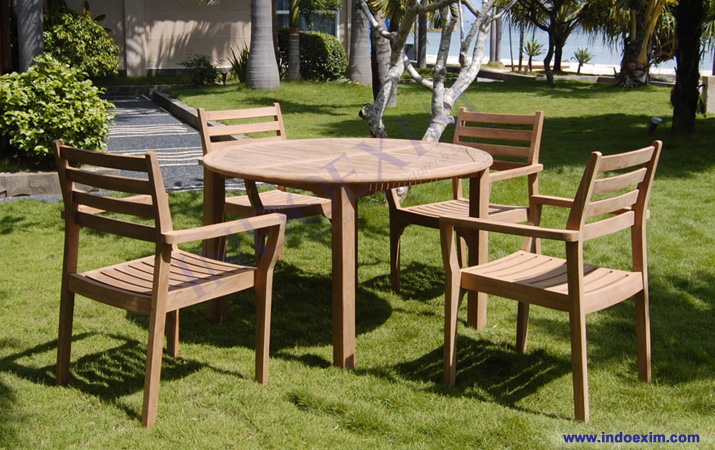 TGF 240 C  Round Bistro Table D 120 & TGF 256  Grand Stacking Chair (4 pcs)