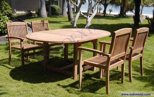 TGF 013  Round Extending Table & TGF 212  Lombok Stacking Chair (4 pcs)