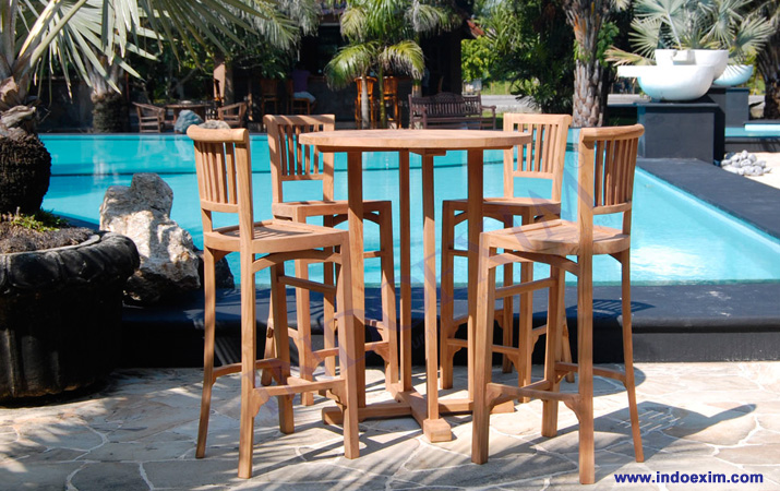 TGF 093 C  Balmoral Bar Table D 80 & TGF 091  High Bar Chair (4 pcs)