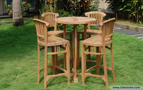 TGF 093 A  Balmoral Bar Table D 80 & TGF 090  Batavia Bar Chair (4 pcs)