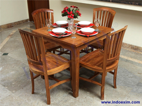 TIF 221 A  Java Table 80x80 & TIF 233  Ramses Chair