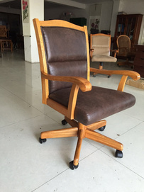 Traditional Swivel Chair
