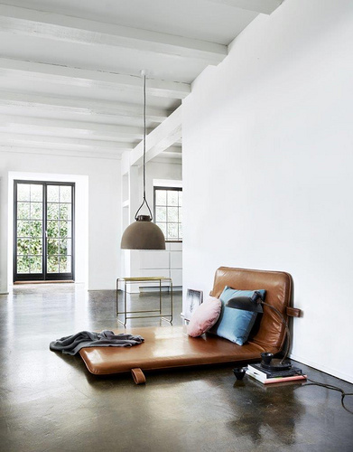 The M – Cognac aniline leather