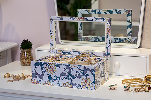 Exquisite Blue White Porcelain Jewelry Box--- JB516