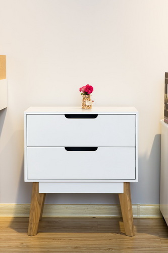 White Bedside Cabinet --TE361