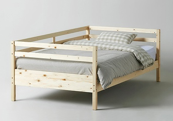Pine daybed