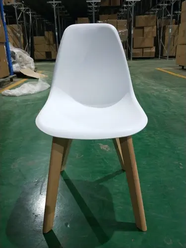 Eames Seat with tulip chair leg C487