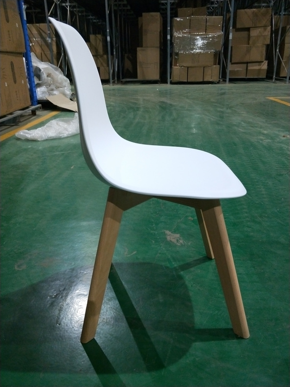 Eames Seat with tulip chair leg C487