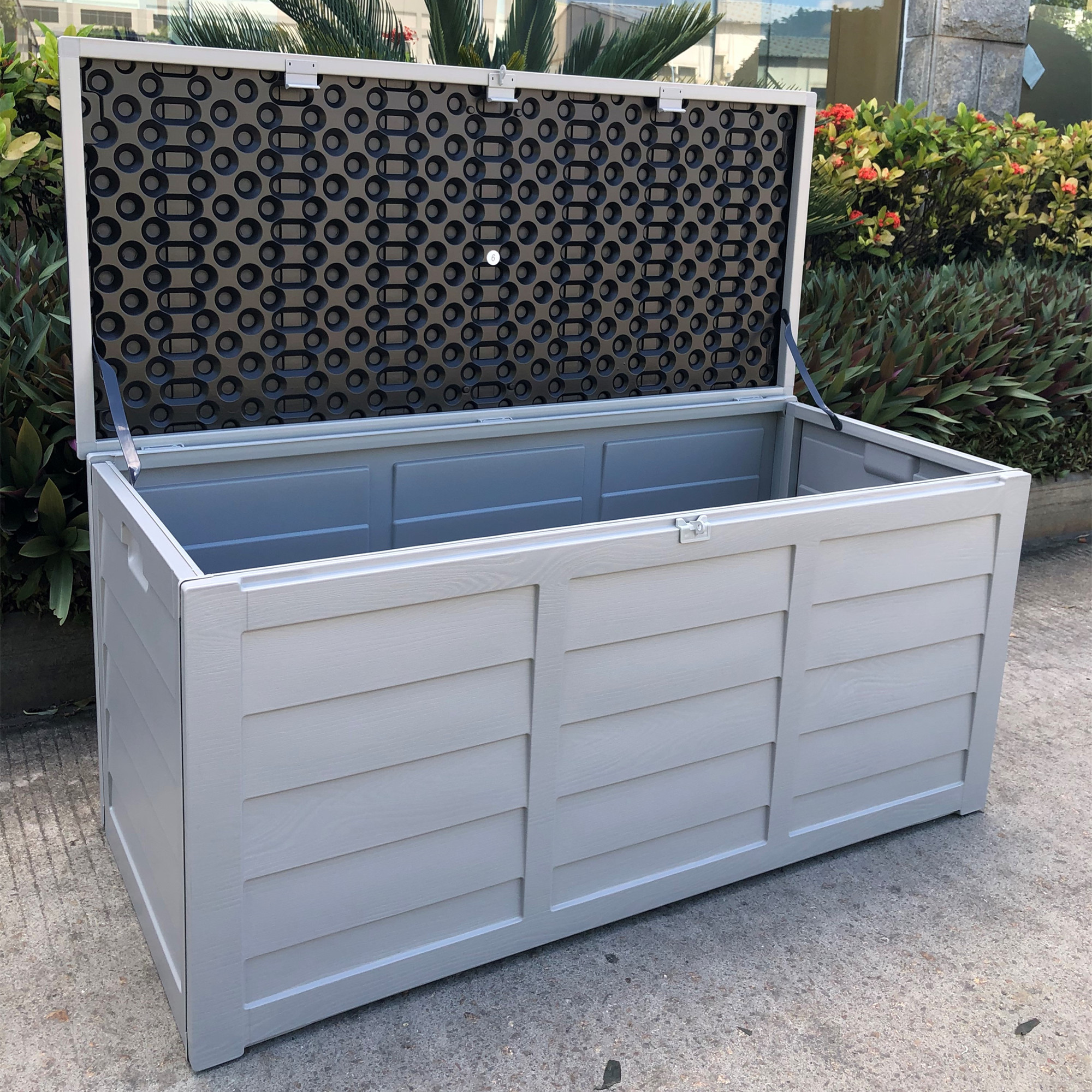 NT7232 65 Gallon Deck Box