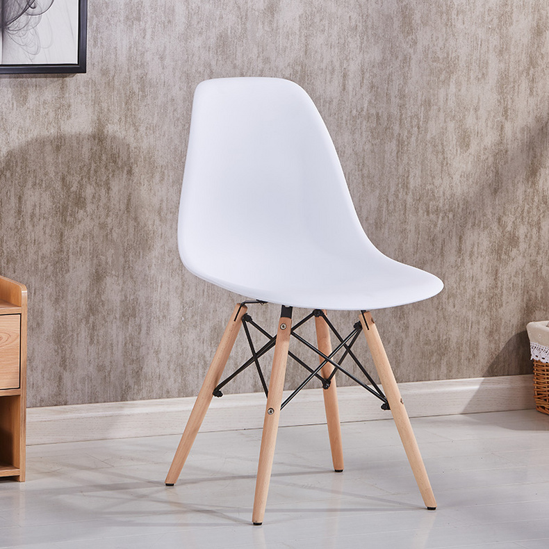 Eames Popular Plastic Wood Leg Dining Chair