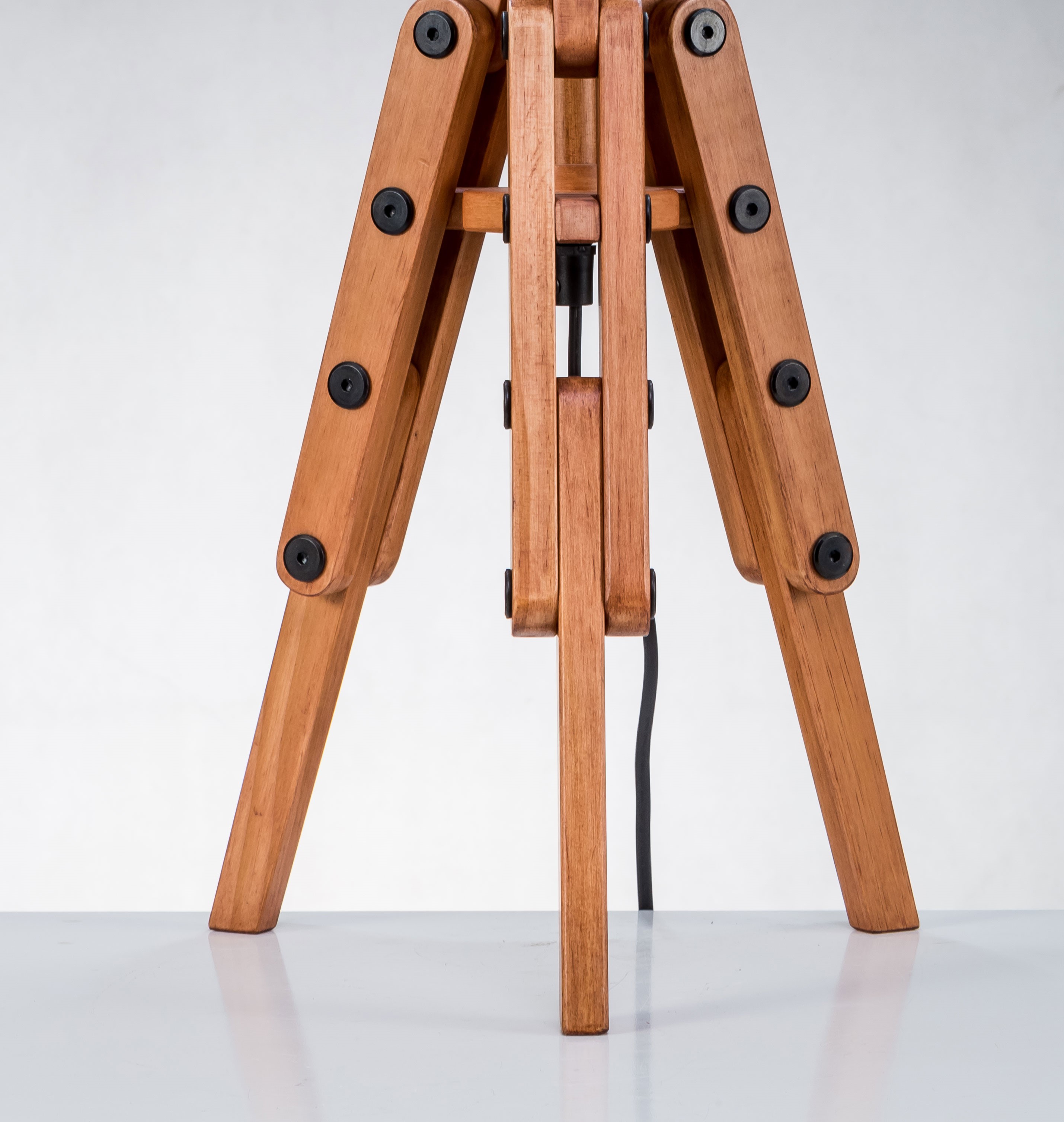 MARINER WOODEN TRIPOD LAMP-1