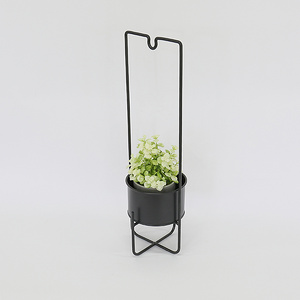 Metal flowerpot stand