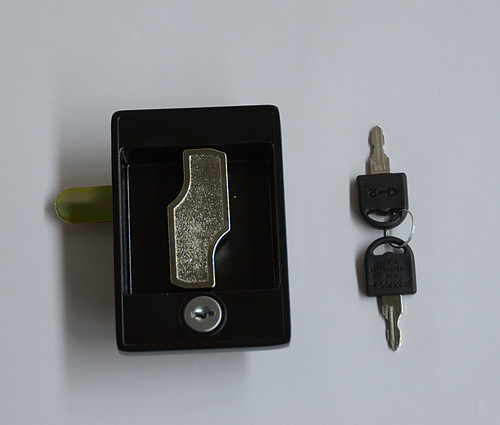 Matal cabinet used flash lock