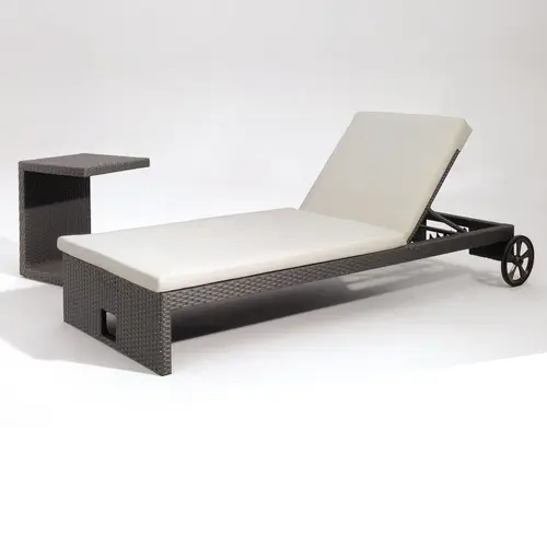 Paix Reclinable Wicker Chaise Lounge