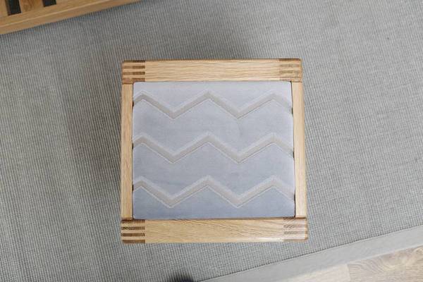 2021 New Design Modern Stye Natural Solid Oak Stool with Soft Fabric Cushion  for Living room furniture