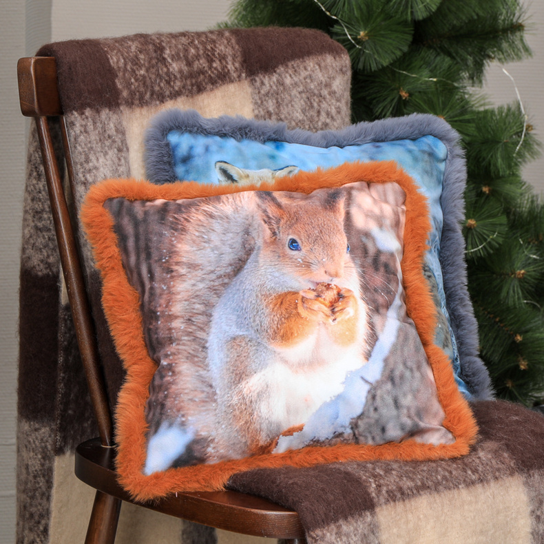 Cotton-etc Digital Print Squirrel Pattern Velvet Cushion with Faux Fur Piping Fluffy-RB