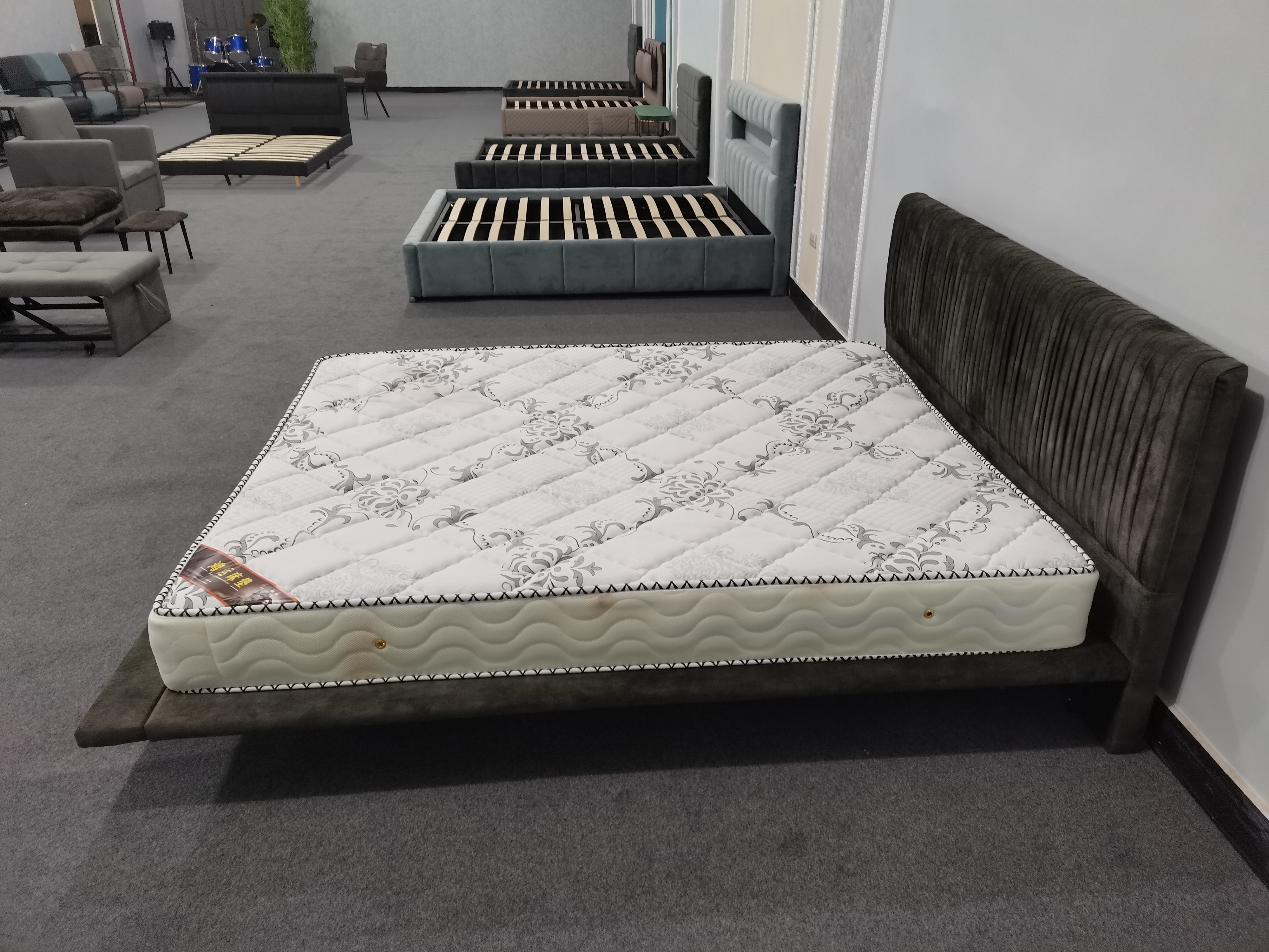 Sleeping Modern Design Queen King Size Velvet Upholstered Platform Bed
