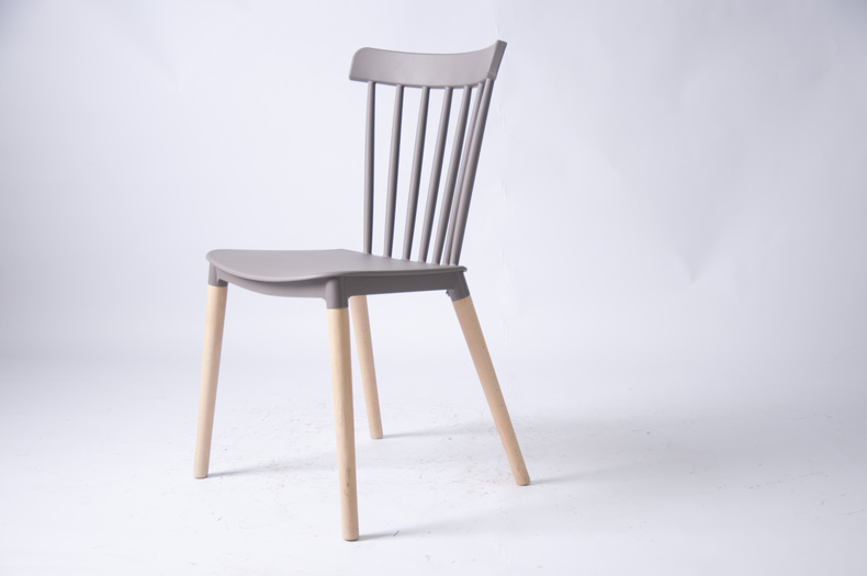 Plastic dinning chair