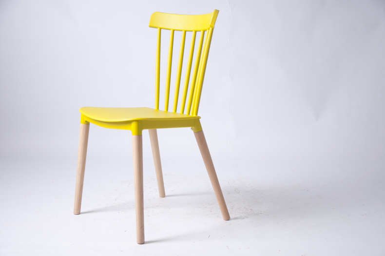 Plastic dinning chair