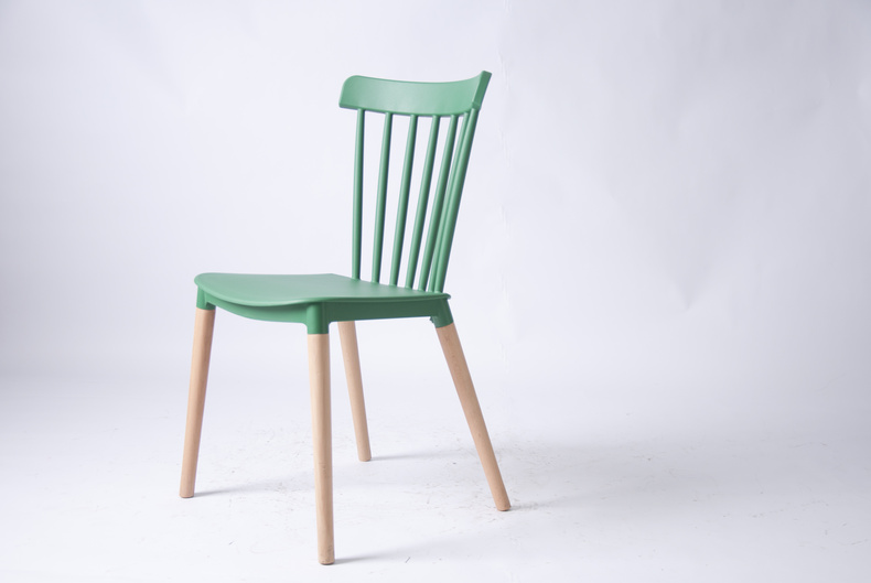 Plastic dinning chair