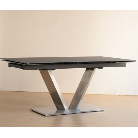 Kobi dining table