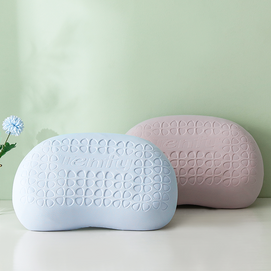 Seamless Molded Clover Curve Pillow