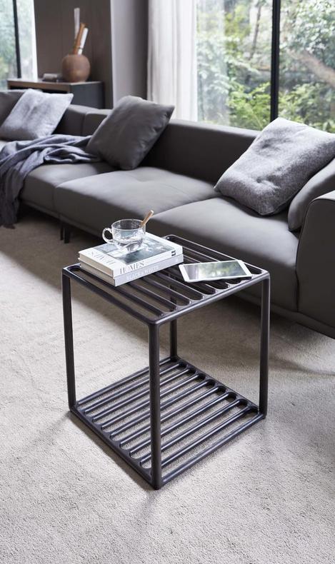 CT682 SIDE TABLE