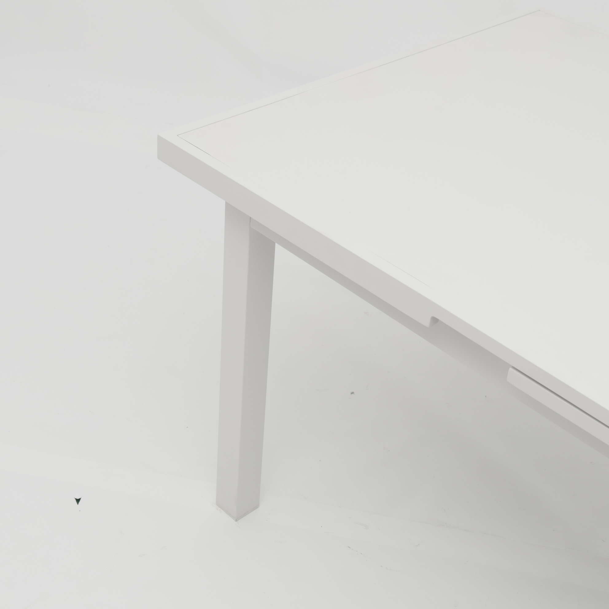 Adjustable Aluminum Outdoor Table with Extendable Design - AD991004