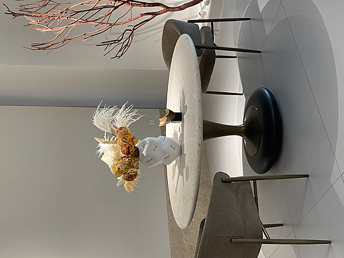 Dinning table "Queen's Rhythm "